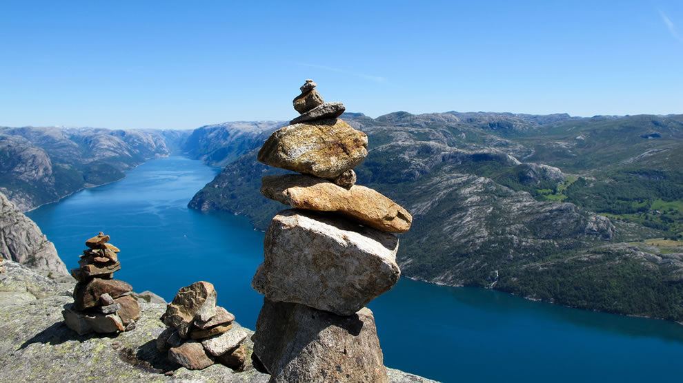 paysages norvégiens vertigineux