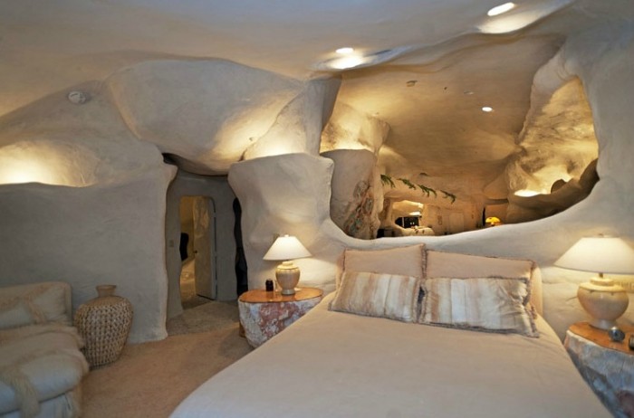77913515_flintstones-bedroom-style_xyo
