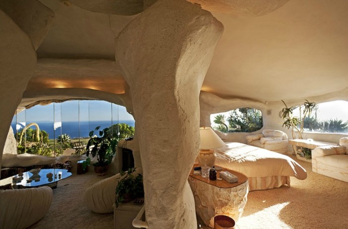 77913515_flintstones-bedroom_xyo
