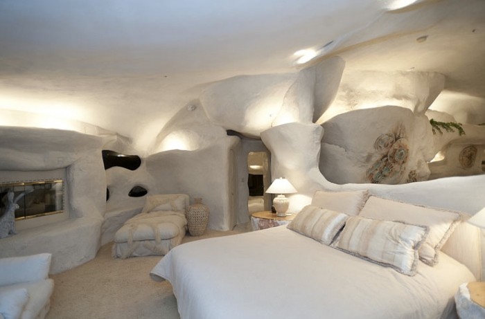 77949859_flintstones-house-cave-like-interior-design_xyo