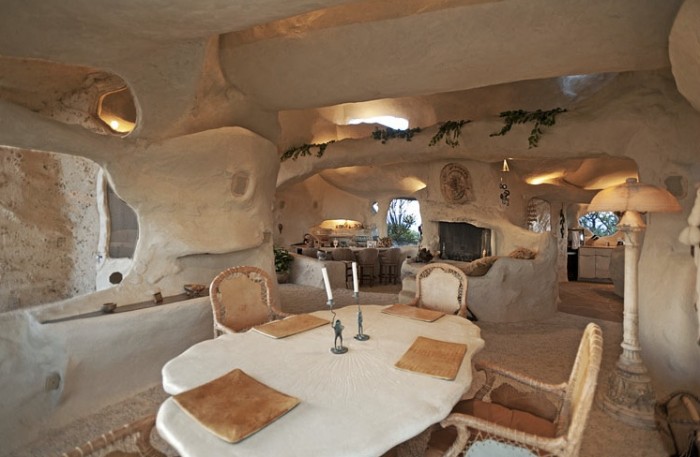 77949875_flintstones-house-caveman-style-dining-room_xyo