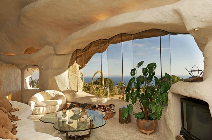 77949953_flintstones-style-house_xyo
