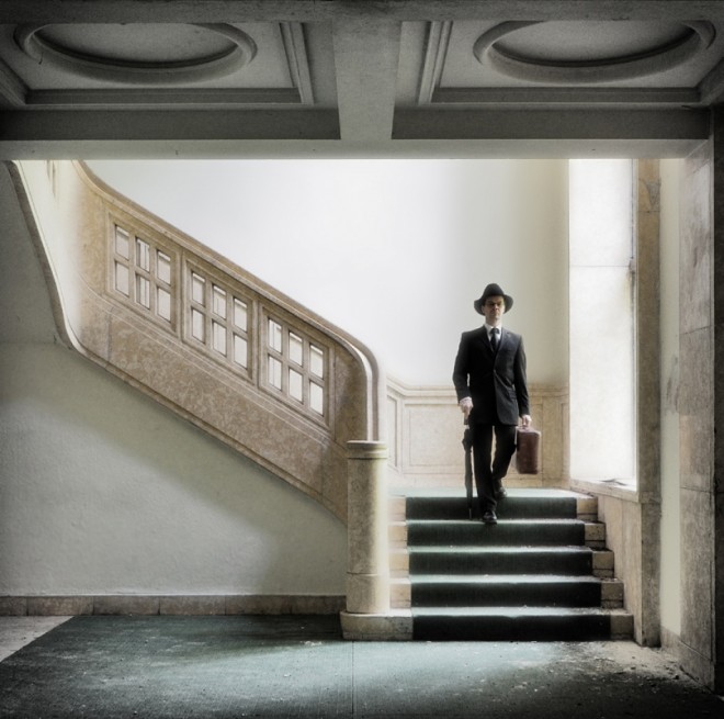 The Traveller In The Staircase - Ralph Graef