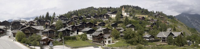 “Cercle et suite d’éclats” Exposition sur le village, Vercorin – 2009