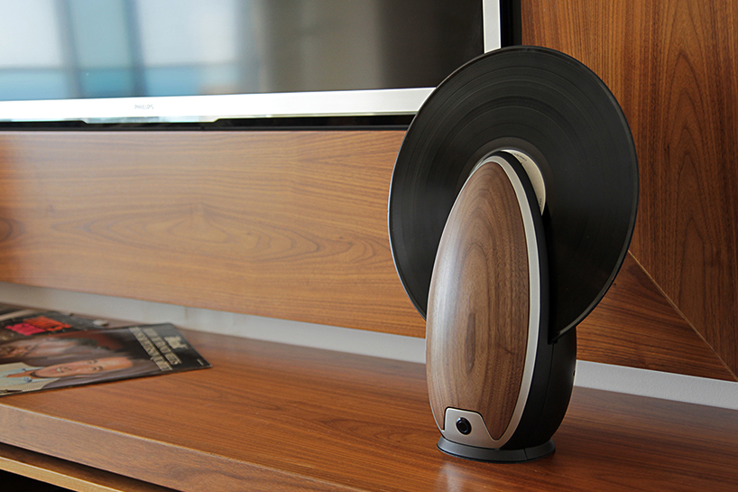 toc vinyl player 01_148452147
